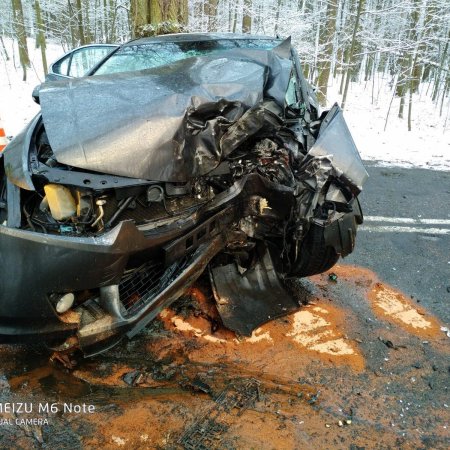 Wypadek samochodu osobowego na ulicy Wiejskiej - 12 lutego 2019
